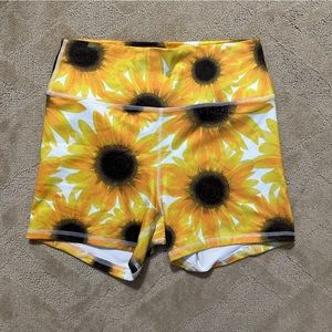Fleo sunflower shorts
